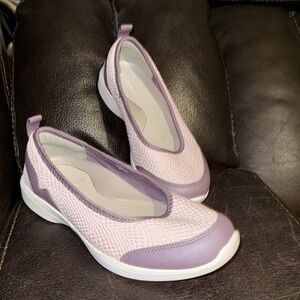 Vionic Sky Sena Purple Slip On Comfort Shoe. Size 7.5 gently used